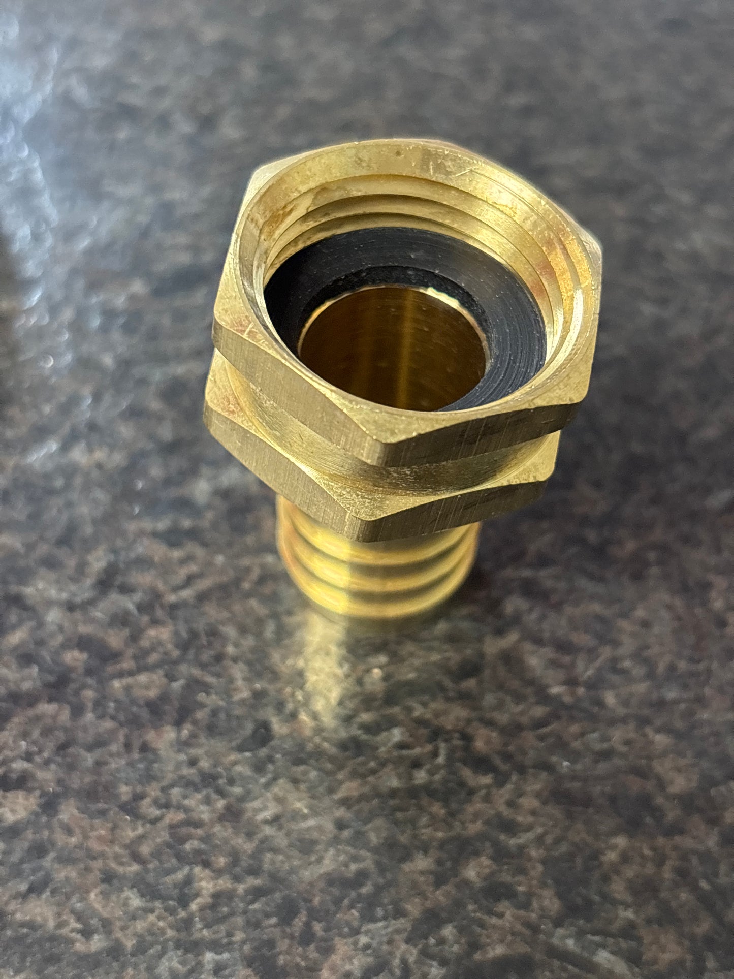 Baren-3/4 FGH SWIVEL X 3/4 BARB (HOSE MENDER)
