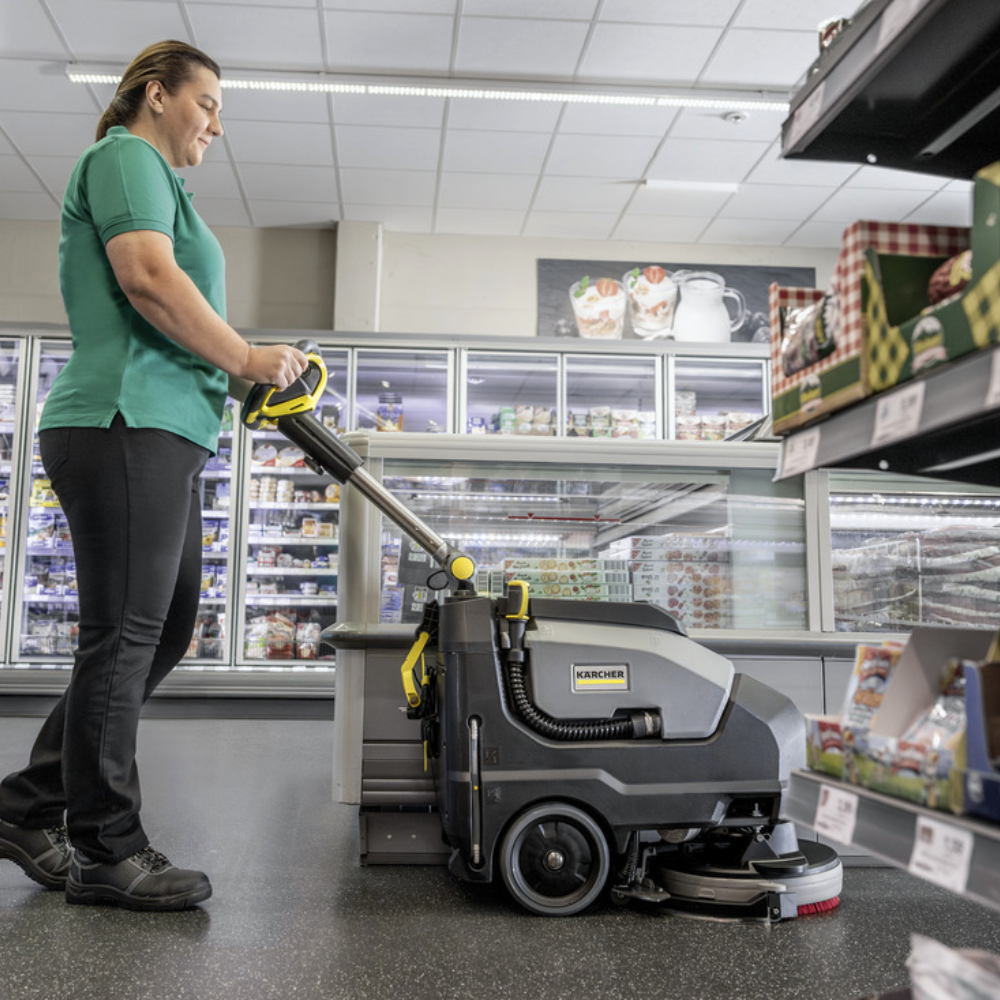 Kracher BD 35/15 C Bp Classic Micro-Scrubber in use