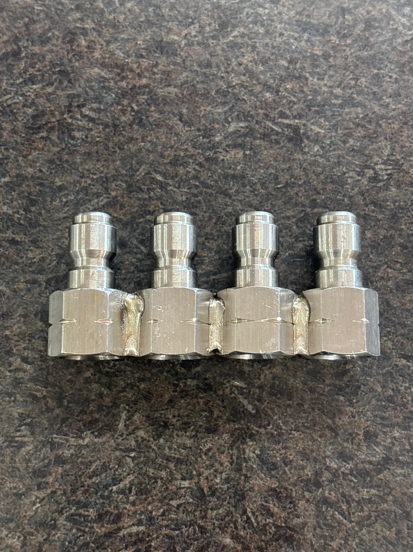 Metal valve manifold on a textured dark surface - Product
Baren-JROD 4 WAY S.S. NOZZLE HOLDER (FOR 1/4" MPT NOZZLE