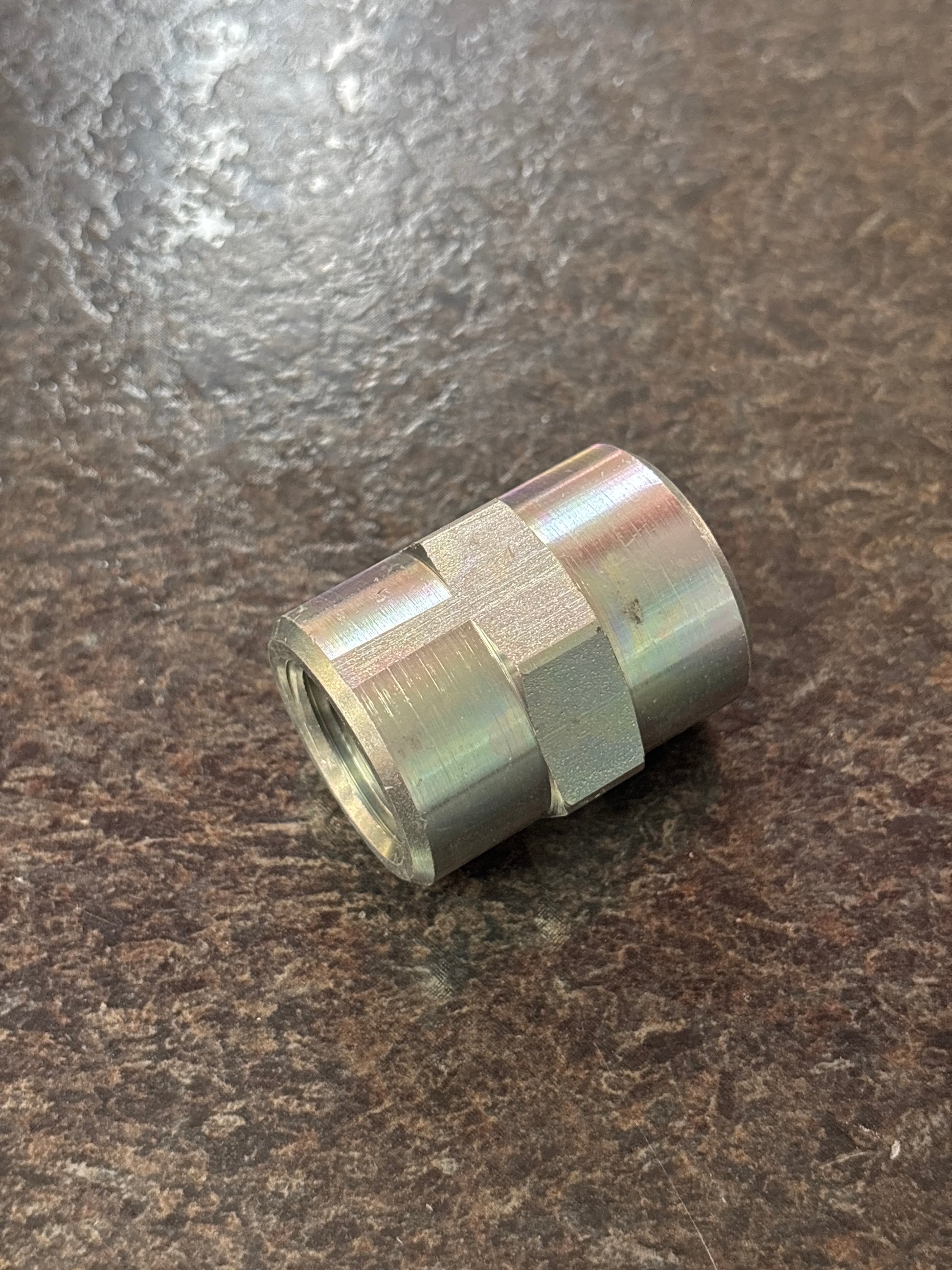 Baren STEEL HEX COUPLER 1/2 FPT, 3000 PSI on countertop