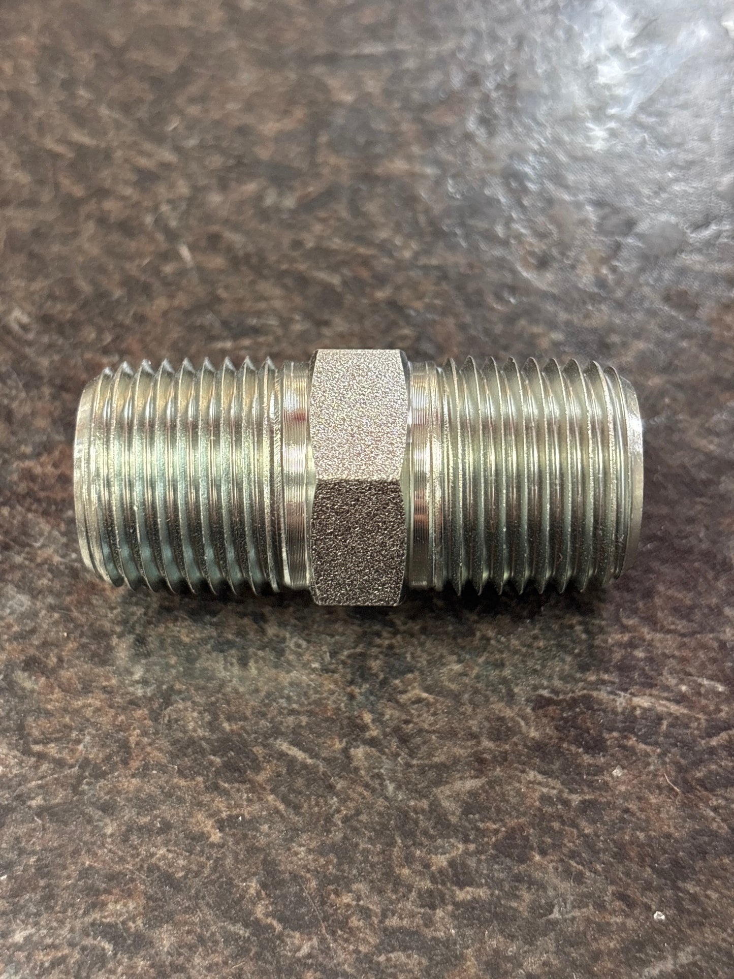 Baren STEEL HEX NIPPLE 1/2 MPT, 3000 PSI
